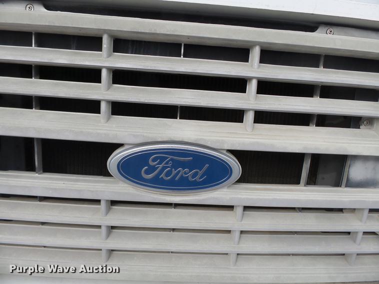 image for item DA2461 1991 Ford F700 fuel truck