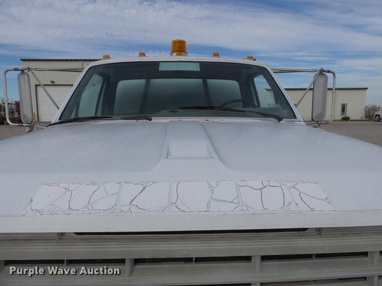 image for item DA2461 1991 Ford F700 fuel truck