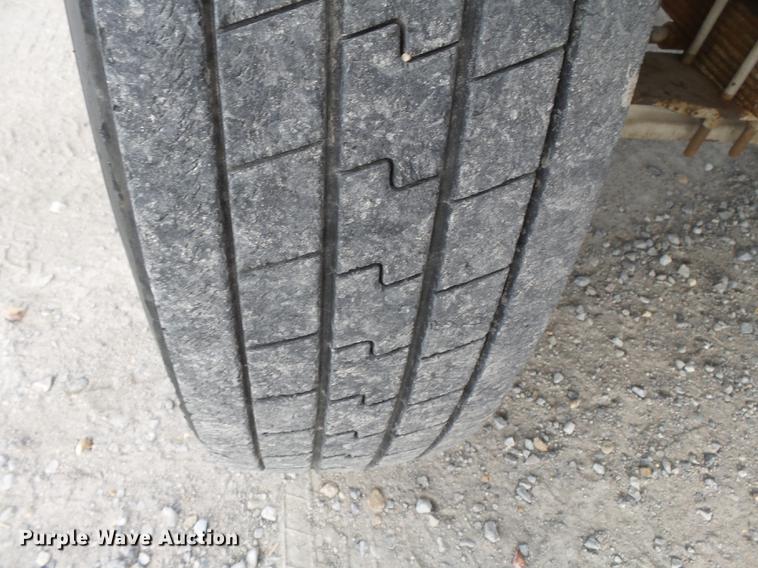 image for item DA2461 1991 Ford F700 fuel truck