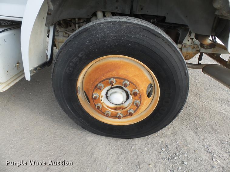 image for item DA2461 1991 Ford F700 fuel truck