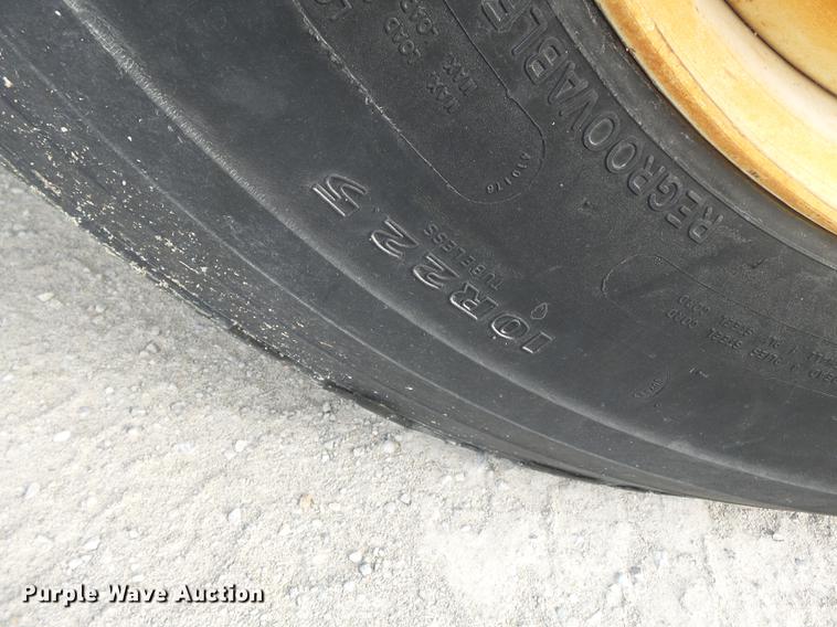 image for item DA2461 1991 Ford F700 fuel truck