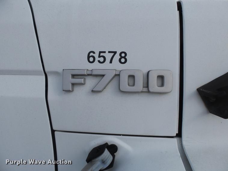 image for item DA2461 1991 Ford F700 fuel truck