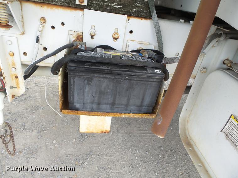 image for item DA2461 1991 Ford F700 fuel truck