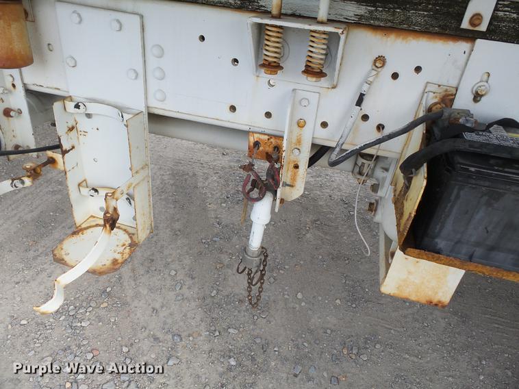 image for item DA2461 1991 Ford F700 fuel truck