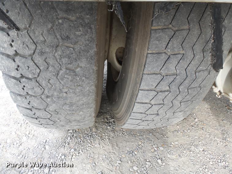 image for item DA2461 1991 Ford F700 fuel truck