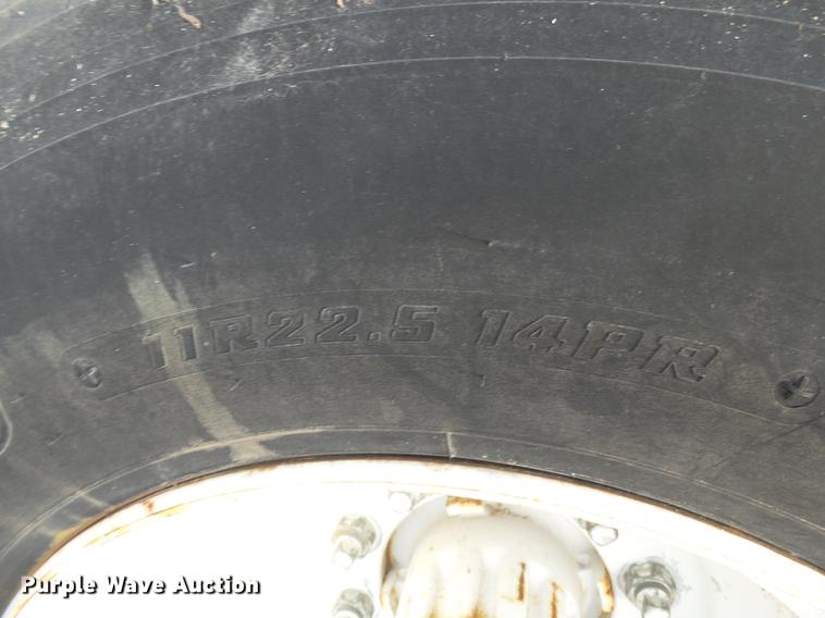 image for item DA2461 1991 Ford F700 fuel truck