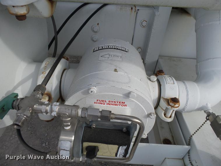 image for item DA2461 1991 Ford F700 fuel truck