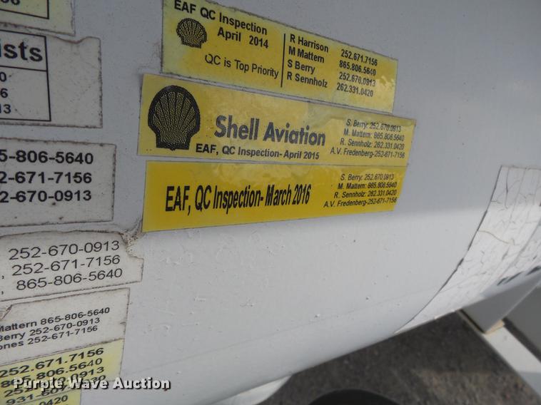 image for item DA2461 1991 Ford F700 fuel truck