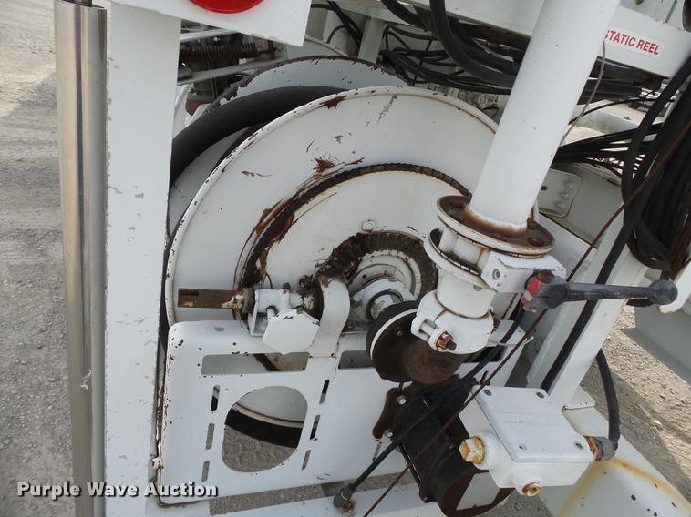 image for item DA2461 1991 Ford F700 fuel truck