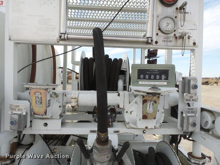 image for item DA2461 1991 Ford F700 fuel truck