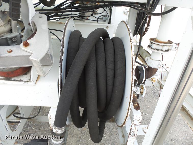 image for item DA2461 1991 Ford F700 fuel truck