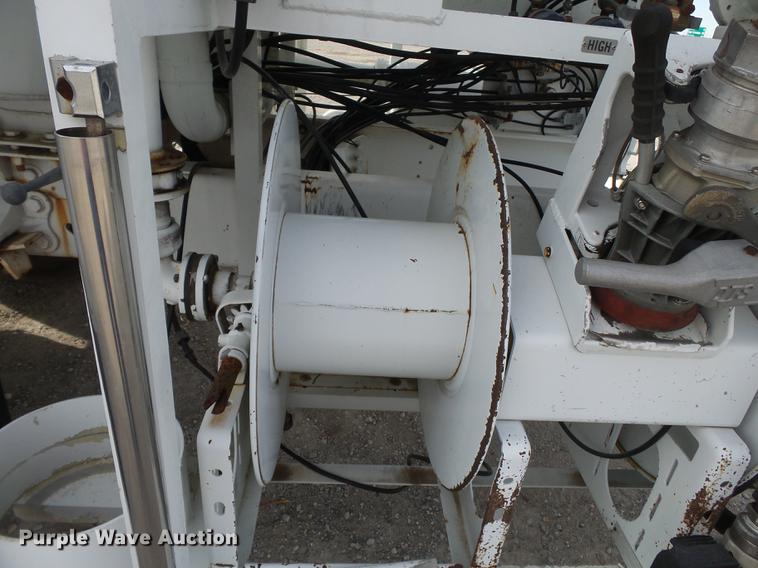 image for item DA2461 1991 Ford F700 fuel truck