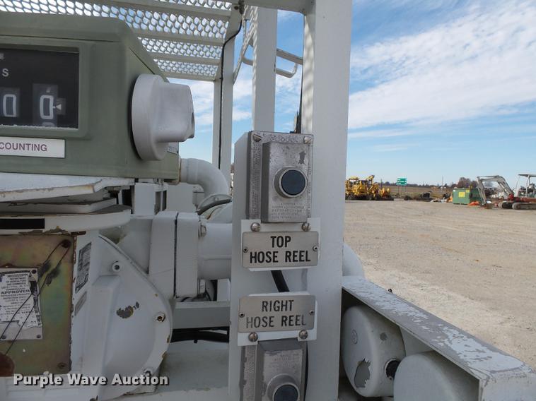 image for item DA2461 1991 Ford F700 fuel truck