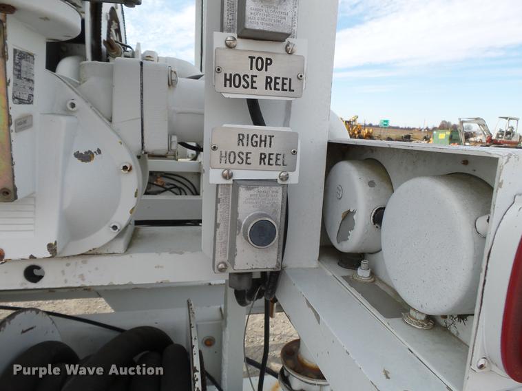 image for item DA2461 1991 Ford F700 fuel truck