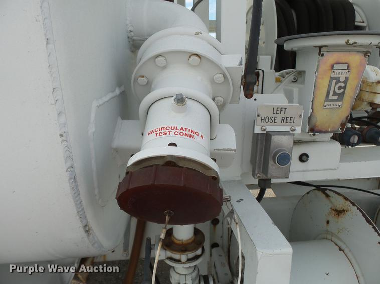 image for item DA2461 1991 Ford F700 fuel truck