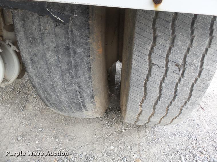 image for item DA2461 1991 Ford F700 fuel truck