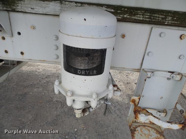 image for item DA2461 1991 Ford F700 fuel truck