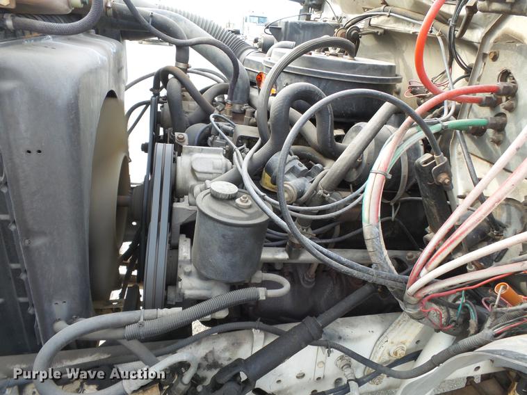 image for item DA2461 1991 Ford F700 fuel truck