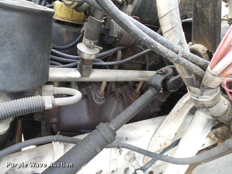 image for item DA2461 1991 Ford F700 fuel truck