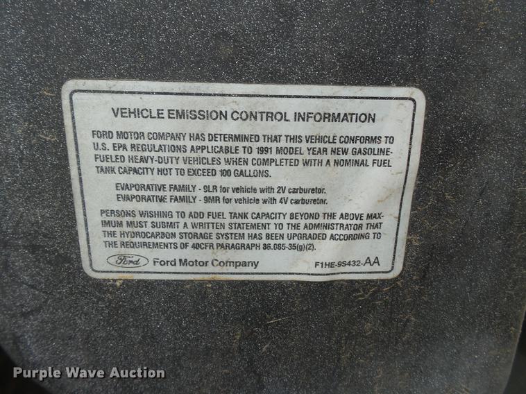 image for item DA2461 1991 Ford F700 fuel truck