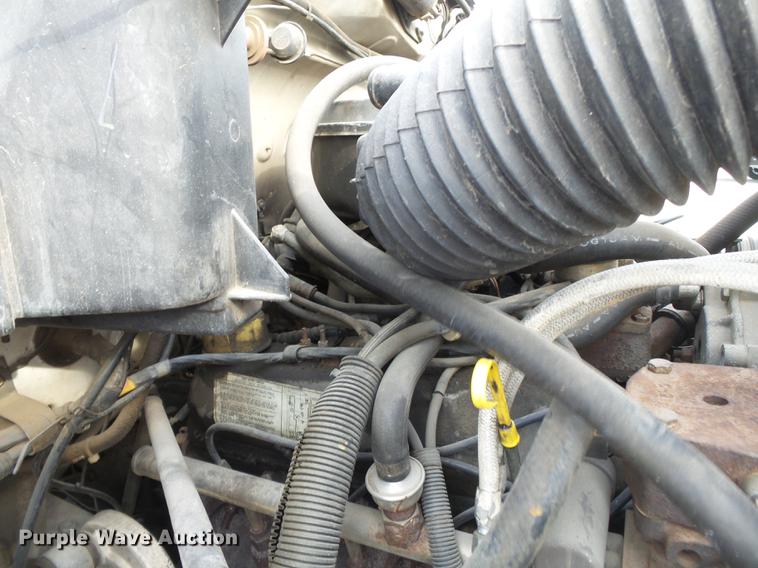 image for item DA2461 1991 Ford F700 fuel truck