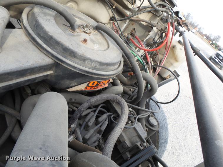 image for item DA2461 1991 Ford F700 fuel truck