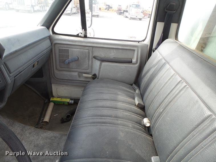 image for item DA2461 1991 Ford F700 fuel truck