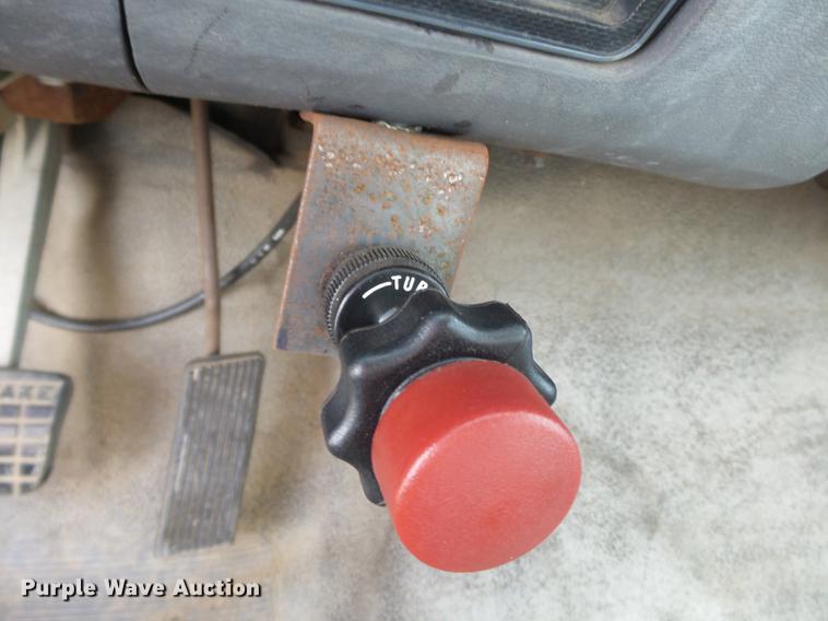 image for item DA2461 1991 Ford F700 fuel truck