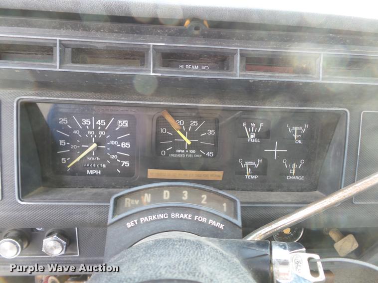 image for item DA2461 1991 Ford F700 fuel truck