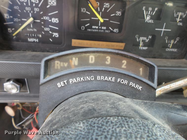 image for item DA2461 1991 Ford F700 fuel truck