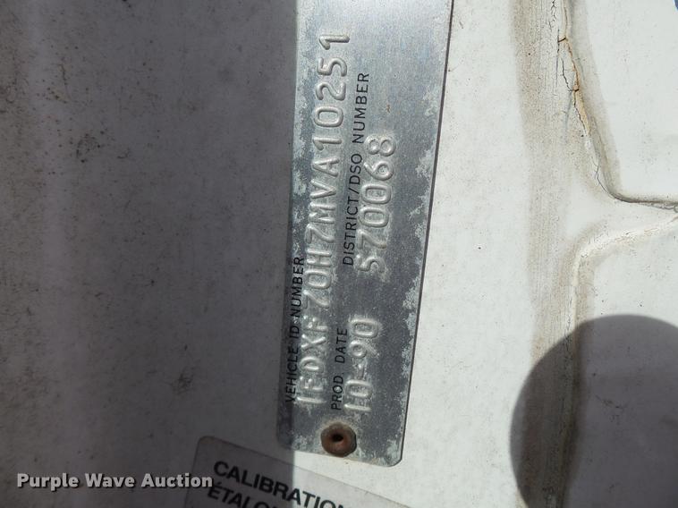 image for item DA2461 1991 Ford F700 fuel truck