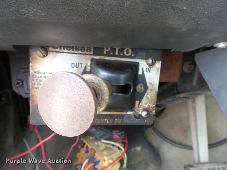 image for item DA2461 1991 Ford F700 fuel truck