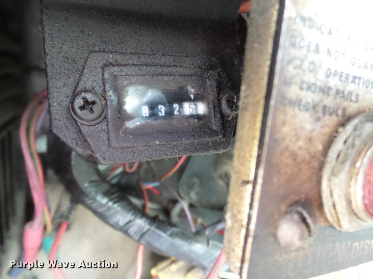 image for item DA2461 1991 Ford F700 fuel truck