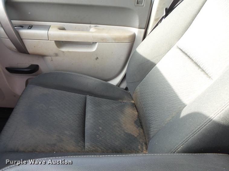 image for item DA2465 2010 GMC Sierra 2500HD Ext. Cab pickup truck