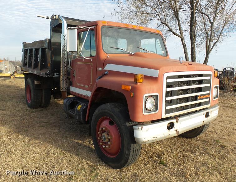 image for item DA2466 1984 International S1900 dump truck