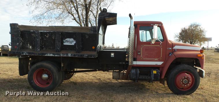 image for item DA2466 1984 International S1900 dump truck
