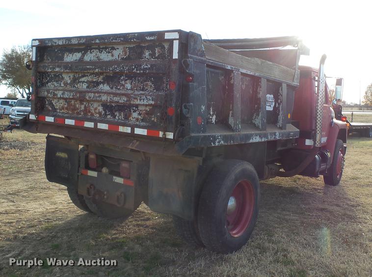 image for item DA2466 1984 International S1900 dump truck