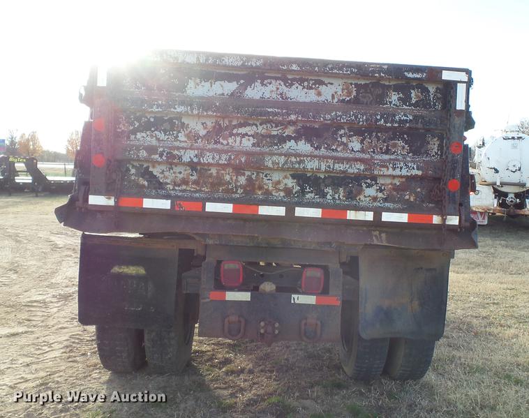 image for item DA2466 1984 International S1900 dump truck