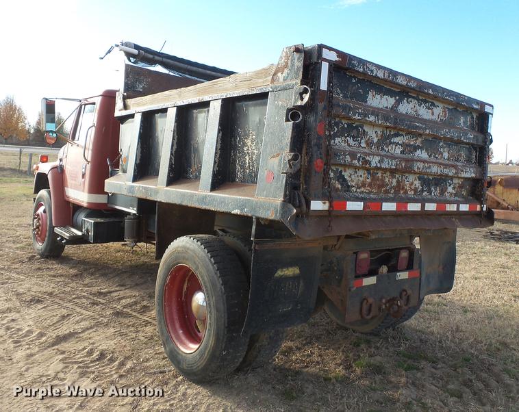 image for item DA2466 1984 International S1900 dump truck