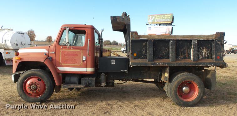 image for item DA2466 1984 International S1900 dump truck