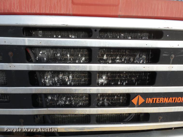 image for item DA2466 1984 International S1900 dump truck
