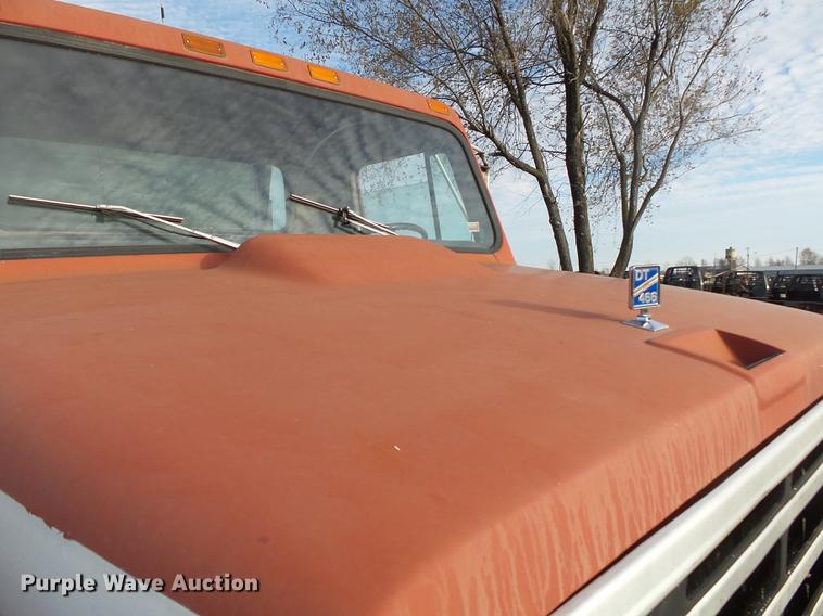 image for item DA2466 1984 International S1900 dump truck