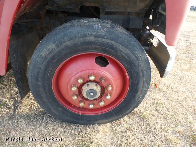 image for item DA2466 1984 International S1900 dump truck