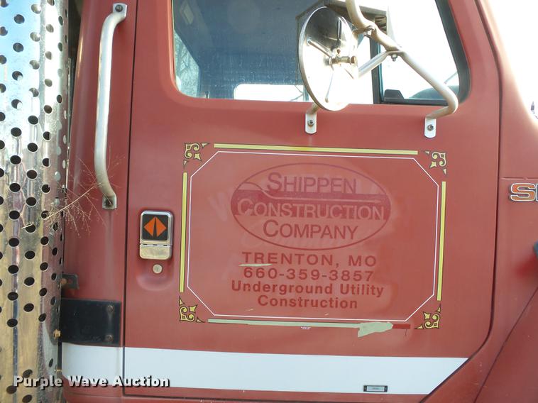 image for item DA2466 1984 International S1900 dump truck