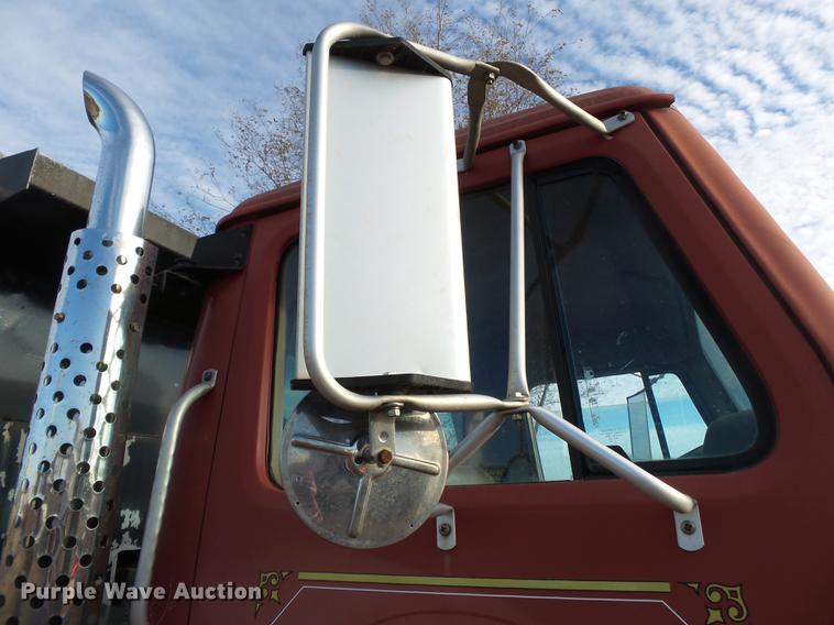 image for item DA2466 1984 International S1900 dump truck