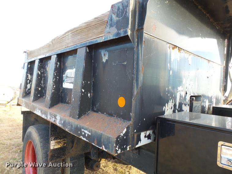 image for item DA2466 1984 International S1900 dump truck