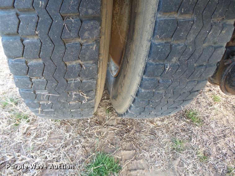 image for item DA2466 1984 International S1900 dump truck