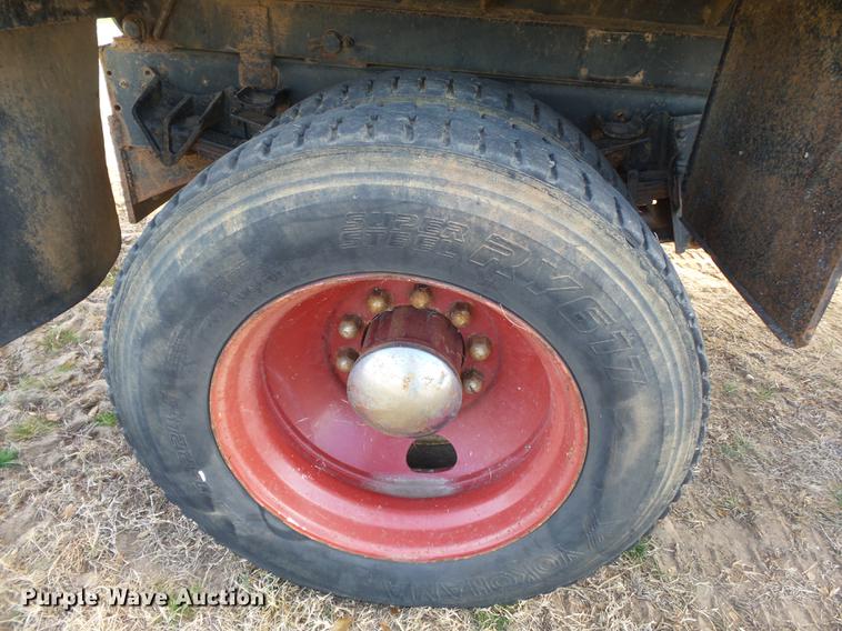 image for item DA2466 1984 International S1900 dump truck