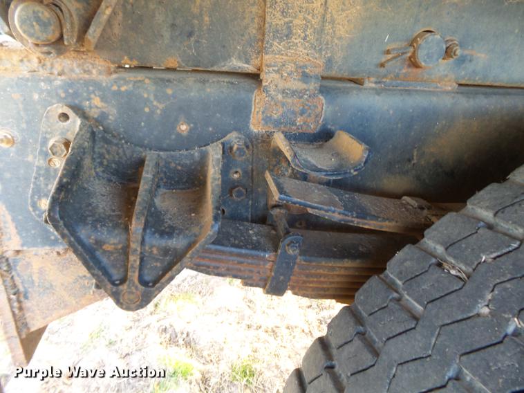 image for item DA2466 1984 International S1900 dump truck