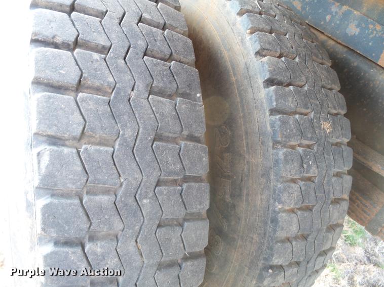 image for item DA2466 1984 International S1900 dump truck